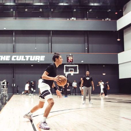 Justin Pippen while playing basketball.
